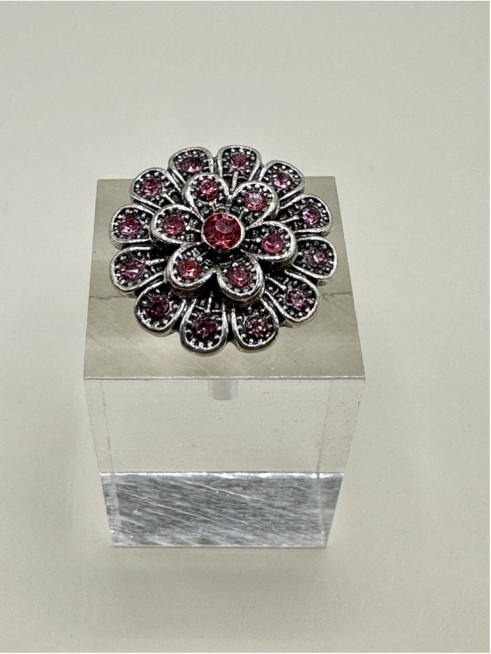 Ginger Snap #104- “Sparkling Pink Flower” For 18mm Snap Jewelry!